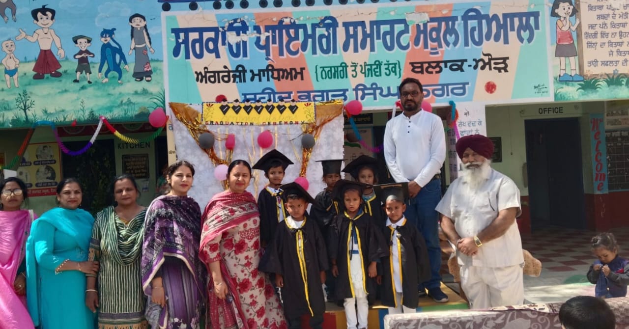 अपने बच्चों के बेहतर व उज्जवल भविष्य के लिए हमें अपने बच्चों को सरकारी स्कूलों में दाखिला दिलवाना चाहिए- रविंदर कौर